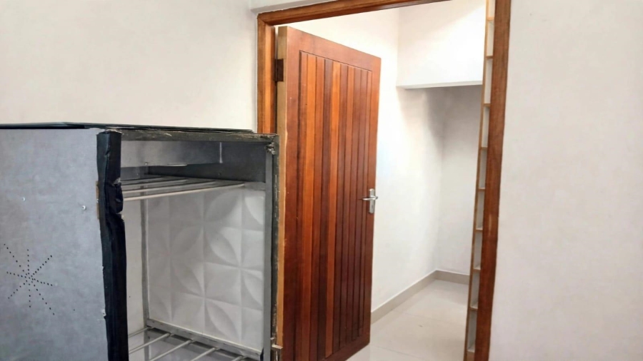 2 Bedroom Property for Sale in Oakglen Western Cape